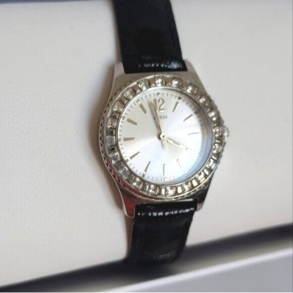 GUESS Y2K Silver Crystal 3 Genuine Leather Alligator Texture Wrist Straps Watch - Picture 2 of 15